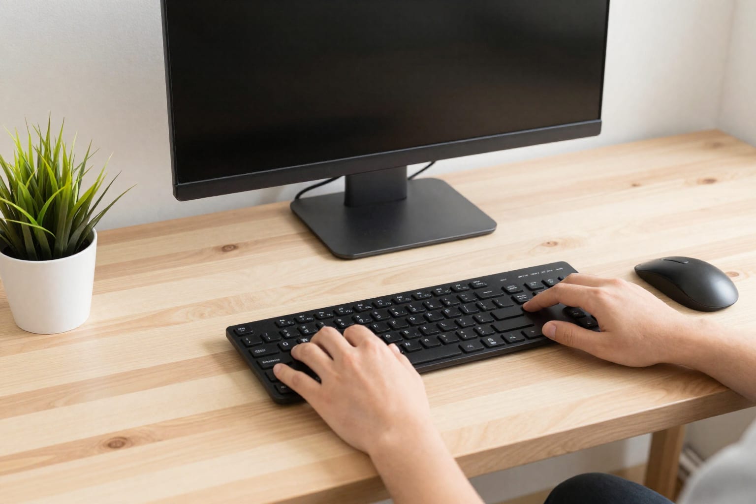 How to Declutter Your Physical Desk to Reduce Mental Noise (8 Proven Steps)